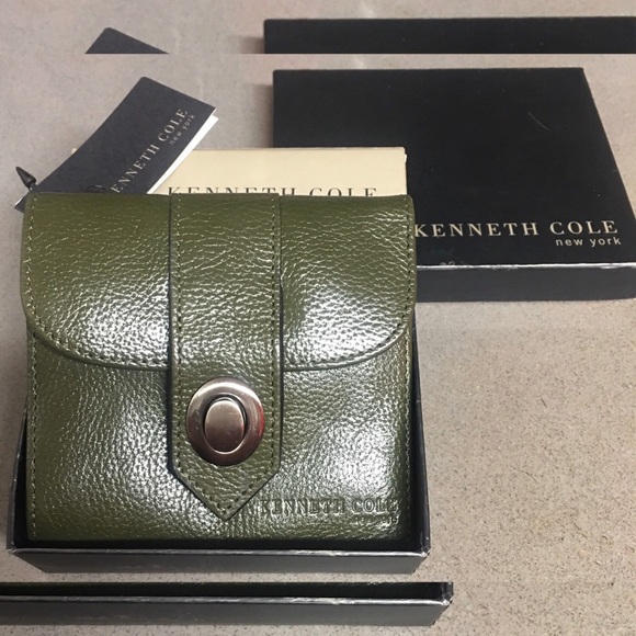 Kenneth Cole Green Leather Trifold Ladies Wallet - Picture 3 of 6
